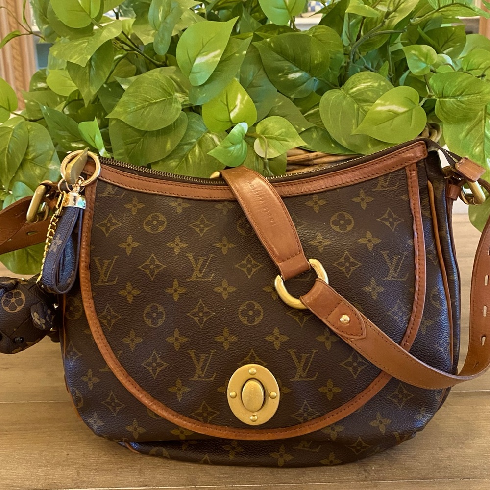 Louis Vuitton Toulum GM Shoulder or Crossbody monogram bag AUTHENTIC
